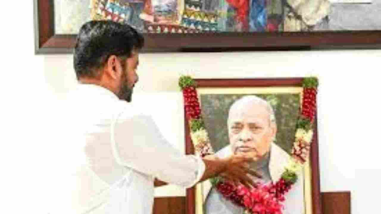 Revanth Reddy Pays Tribute To PV Narasimha Rao