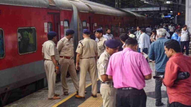 RPF, GRP Return Lost Valuable Worth Rs. 29.15 Lakh To Passengers Under Operation Amanat