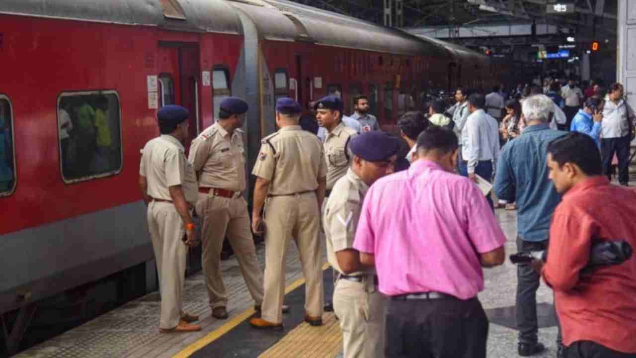 RPF, GRP Return Lost Valuable Worth Rs. 29.15 Lakh To Passengers Under Operation Amanat