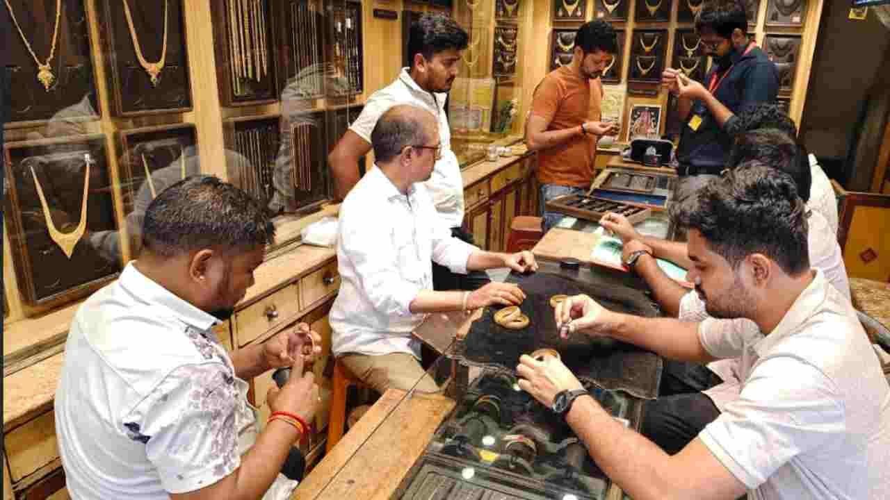 BIS Raids Secunderabad Jewellery Store Over Hallmarking Violations