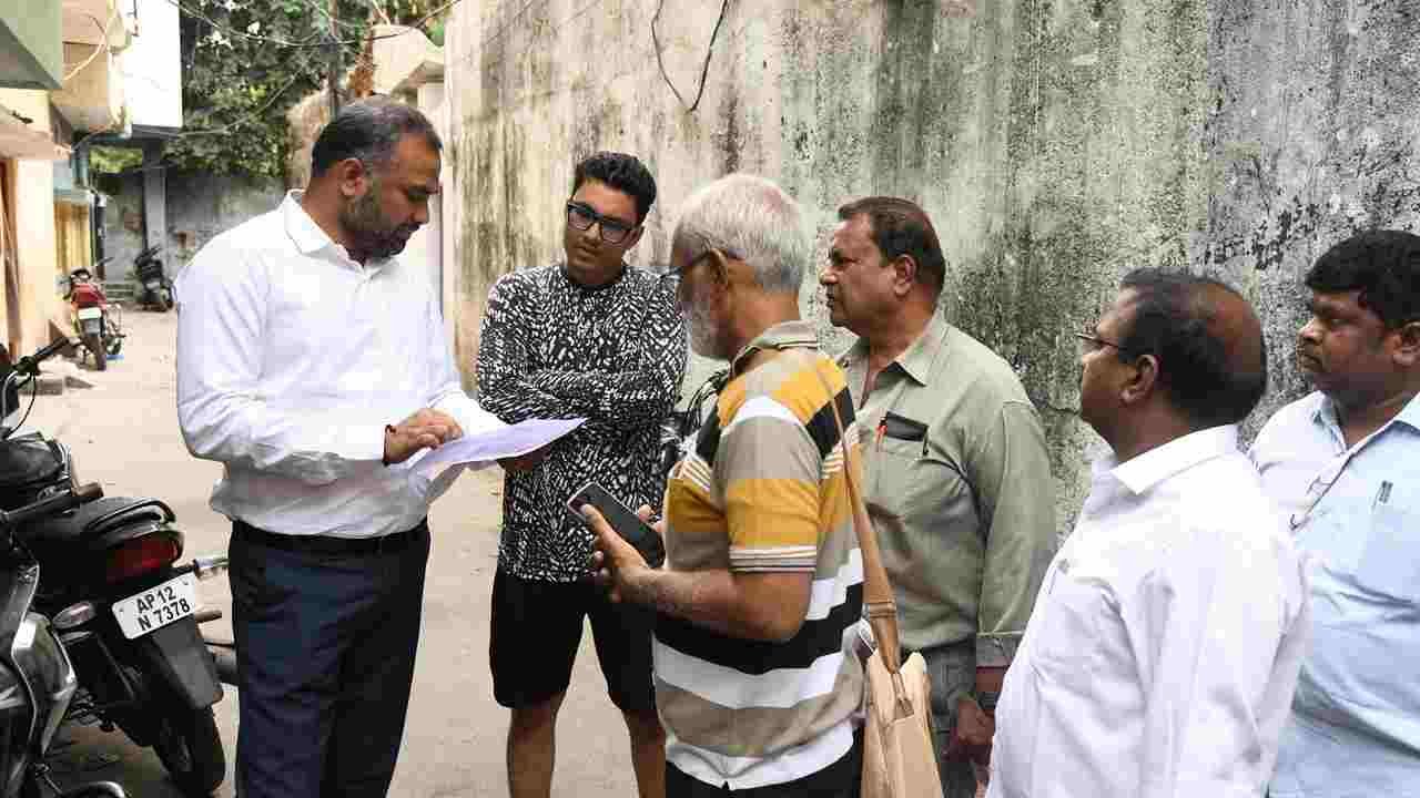 SIR verification in Malakpet: DEO R.V. Karnan Inspects Drive