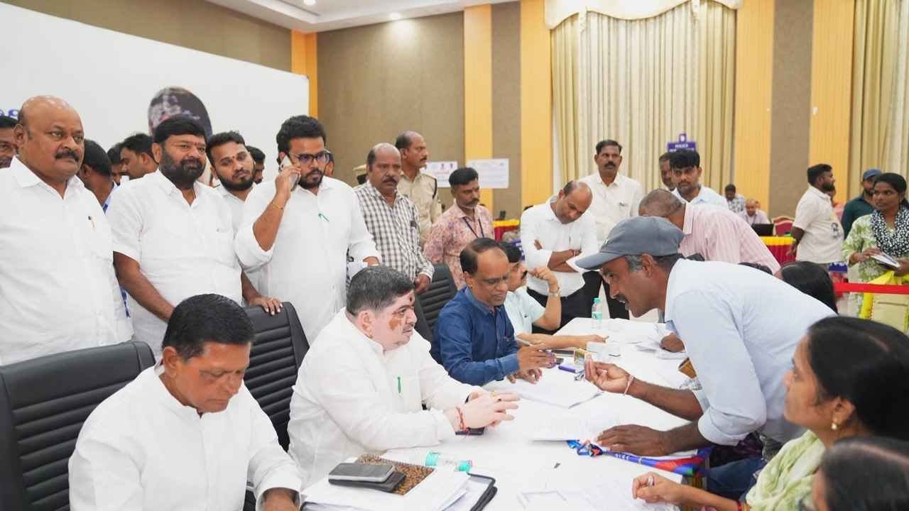 Ponnam Prabhakar Reviews Prajavani Grievance Redressal