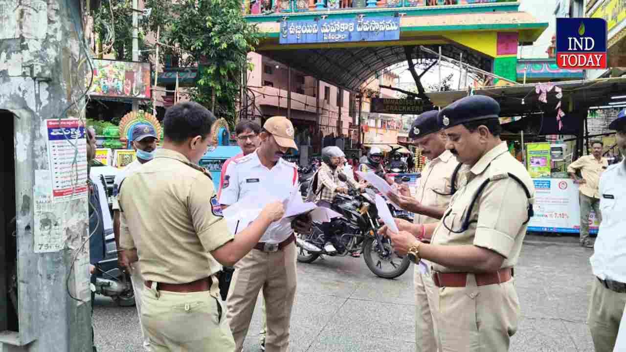 Hyderabad Traffic Police Review Bonalu Arrangements, Rescue Peacock