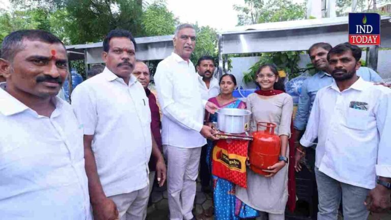 Harish Rao Distributes Tea Stall Equipment To 91 Beneficiaries In Siddipet