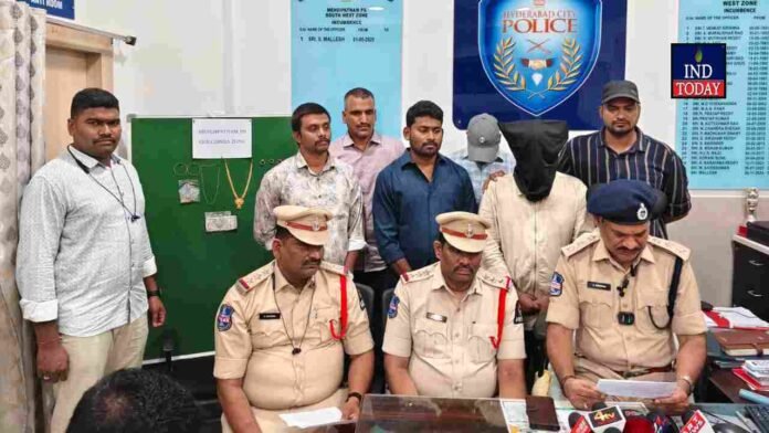 Mehdipatnam Police Arrested Man And Recovers Gold Worth Rs. 10 Lakh And Activa