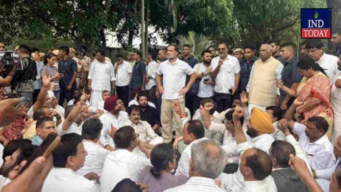 Rahul, Priyanka Lead Congress Protest Outside PM Residence, Demand Modi's Resignation