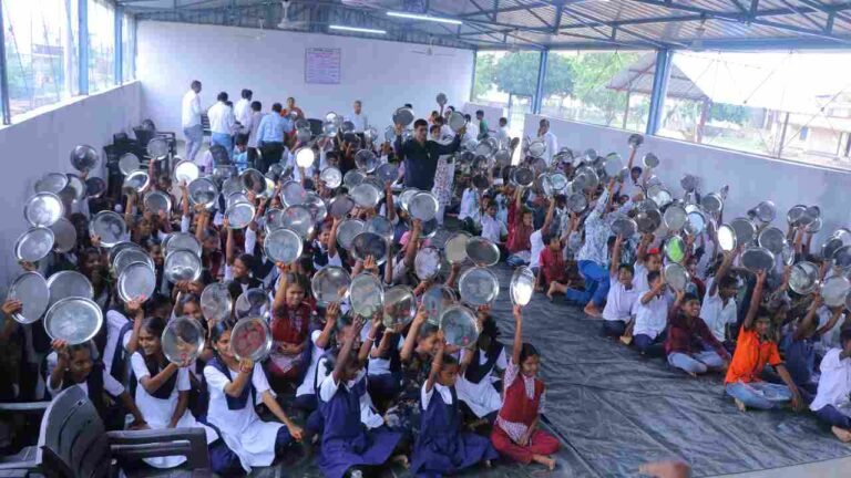 Lodge Keys No. 297 Distributes 402 Stainless Steel Meal Plates to Government School Students
