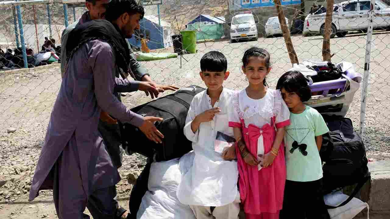 Nearly 100,000 Afghan Refugees Return Home In One Month