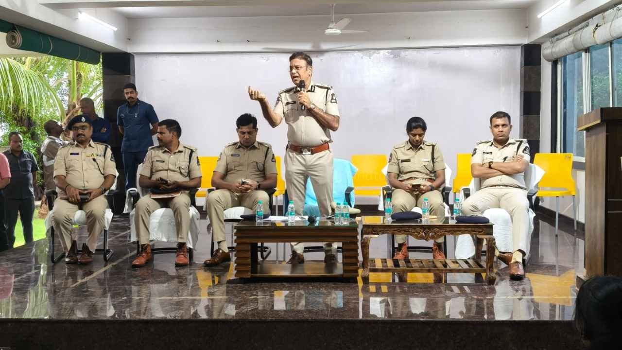 Hyderabad Police Hold Counselling Programme For 288 Cell Phone Offenders