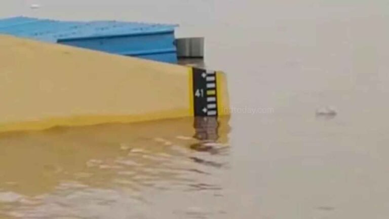 First Danger Warning Issued At Bhadrachalam As Godavari Reaches 43 Feet