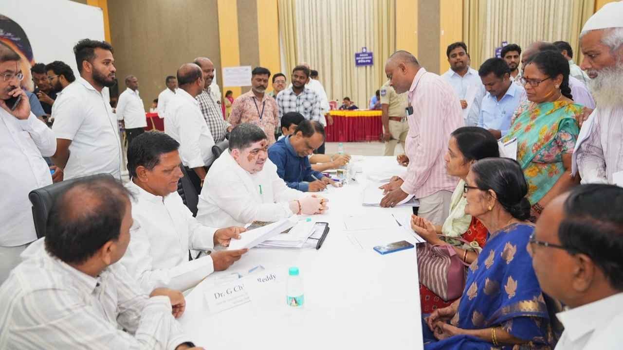 Ponnam Prabhakar Reviews Prajavani Grievance Redressal