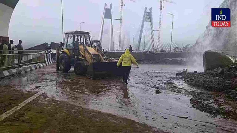 Heavy Rains Halt Traffic on Pune-Mumbai Expressway, Landslide Triggers Rescue Operation