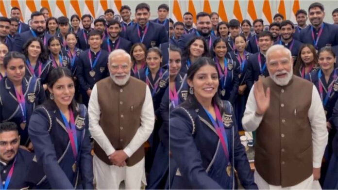 PM Modi Meets Commonwealth Games Medalists At His Residence