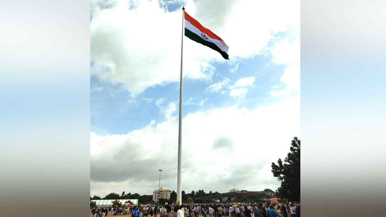 Hyderabad Agency Stitches Country’s Largest National Flag