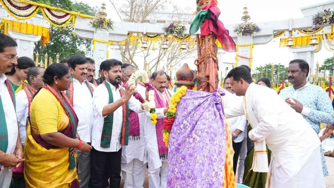CM Revanth Reddy Launched Cheyutha Pensions In Medaram