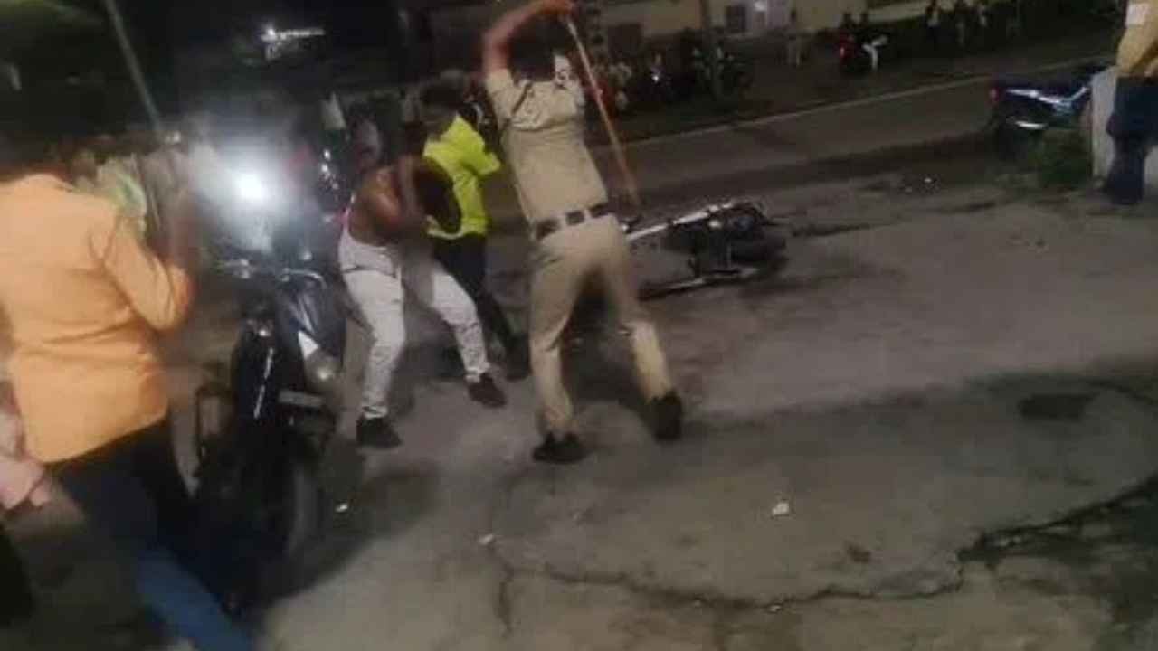 Telangana Special Police Constable Assaulted In Warangal