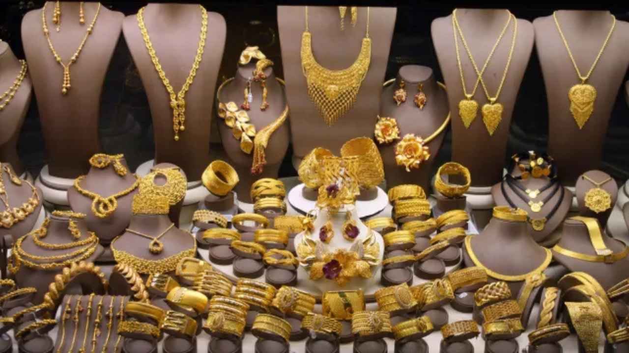 Gold Rate In Hyderabad Stable: Check Latest 22 & 24-Carat Prices