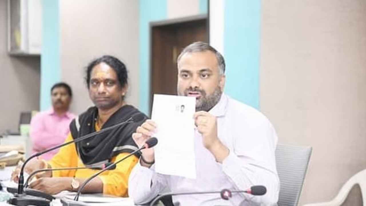 GHMC Commissioner RV Karnan Reviews SIR Notice Distribution