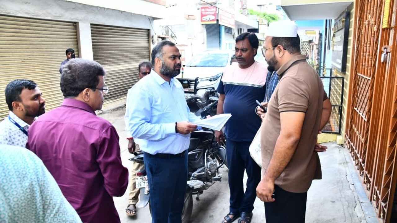 GHMC Commissioner RV Karnan Reviews SIR Notice Distribution