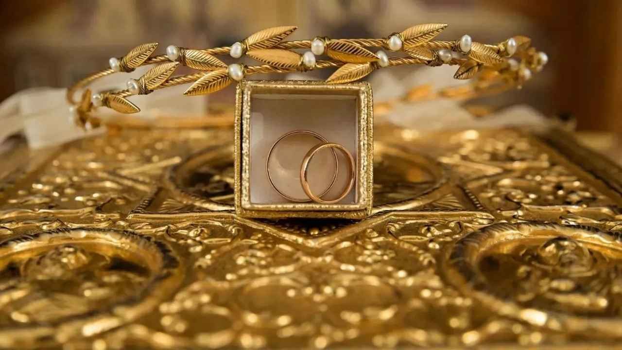 Gold Price In Hyderabad Slashes Again: Check Latest 22 & 24-Carat Prices