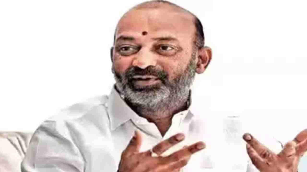KCR Children Giving Report Card For Not Establishing Good Schools And Colleges In Their Period: Bandi Sanjay