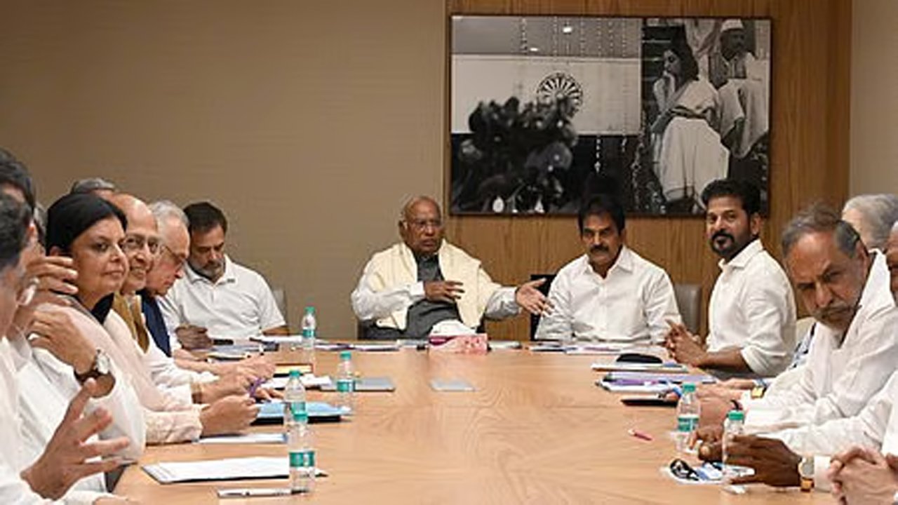 CWC Meeting Begins Under Kharge Chairmanship May Discuss Strategy To Build Pressure On BJP