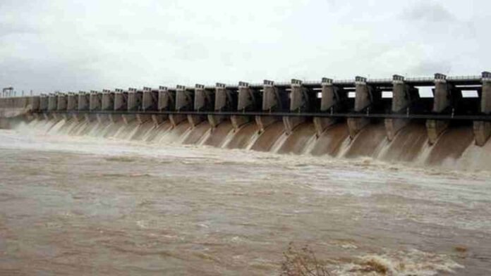 Heavy Flood Inflow To Srisailam Reserves, 2.09 Lakh Cusecs Of Flood From Jurala