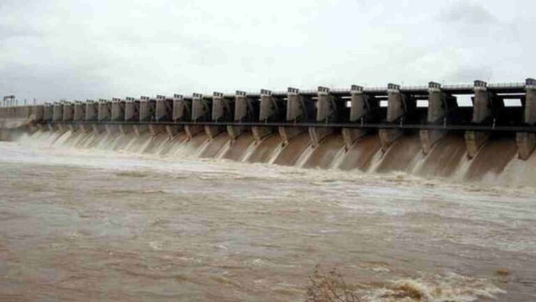 Heavy Flood Inflow To Srisailam Reserves, 2.09 Lakh Cusecs Of Flood From Jurala