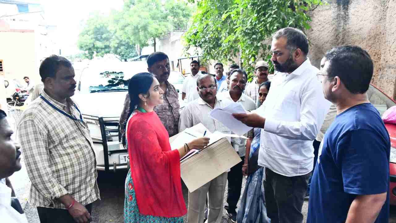 GHMC Commissioner Inspects SIR Notice Distribution