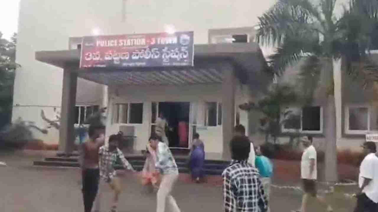 Extramarital Affair Dispute, Both Sides Clashed In The Police Station