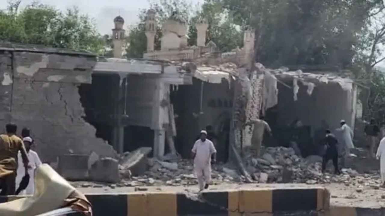 Pakistan Mosque Blast Kills 16 During Friday Prayers in Kohat