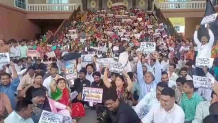 Employees Protest At Telangana Secretariat, Demands To Address Their Issues