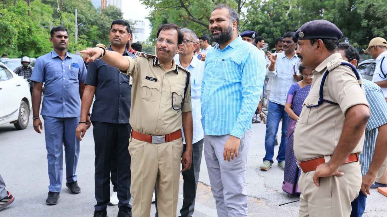 Hyderabad CP, GHMC Commissioner Review One Way Traffic Around KBR Park