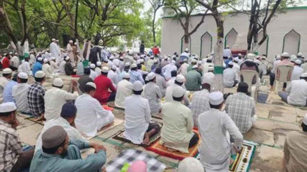Nalgonda Muslims Offer Namaz-e-Istisqa Seeking Rains