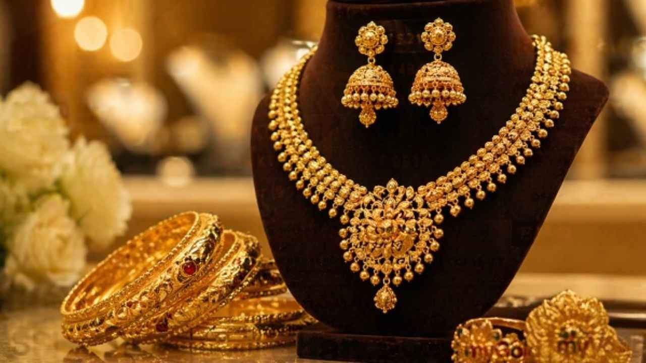 Gold Prices Today Falls In Hyderabad: Check 22K, 24K Gold Rate