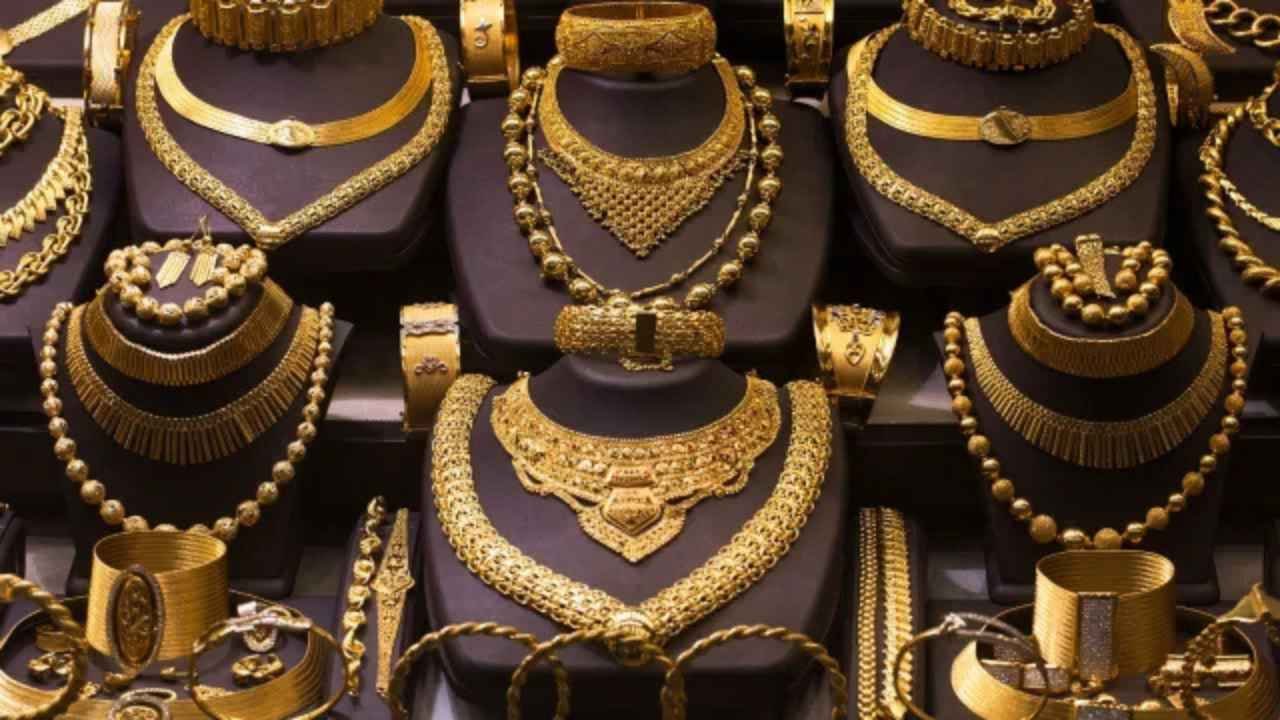 Gold Rate Today In Hyderabad Drops: Check Latest 22 And 24-Carat Price