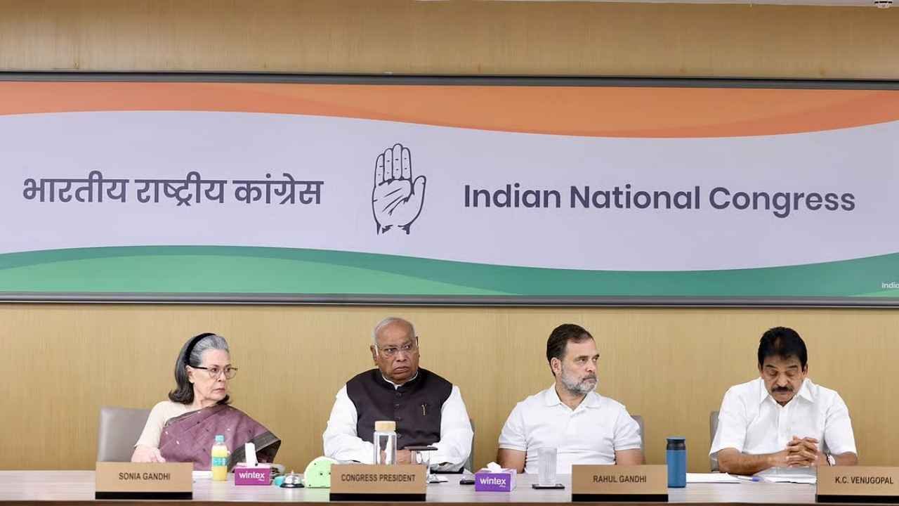 Kharge Demands CEC’s Removal, Modi’s Resignation At CWC Meeting