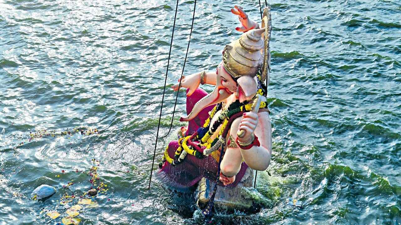 Ganesh Idol Immersions Begin At Hussain Sagar