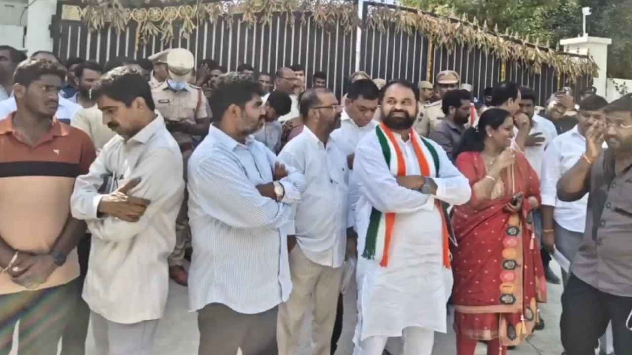 Tension at Janwada Farmhouse as Congress Team Arrives, BRS Workers Protest