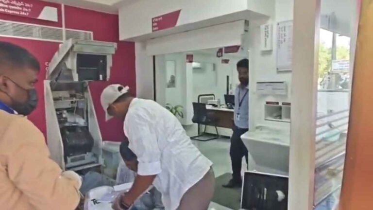 ₹32 Lakh Stolen From Axis Bank ATM in Satamrai