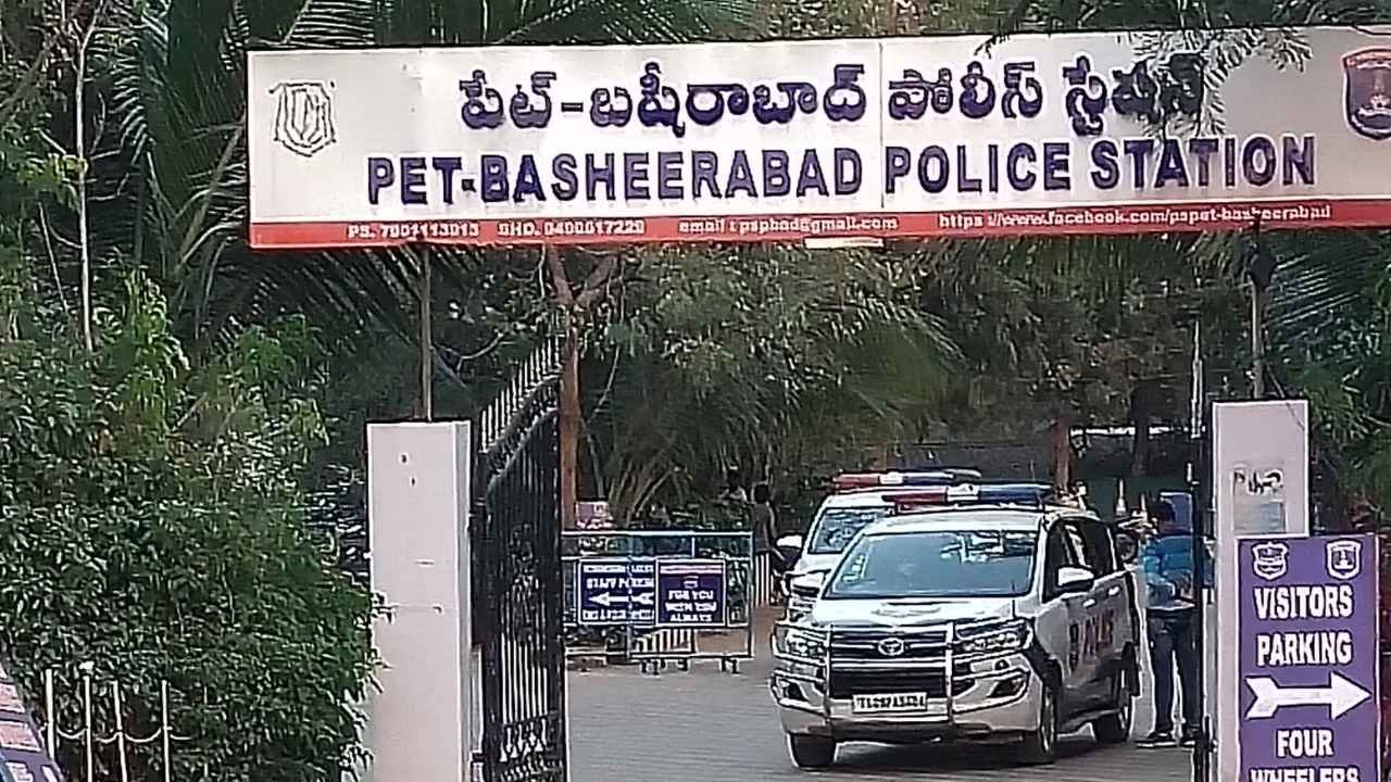 Marwadi Community Protests At Pet Basheerabad Police Station
