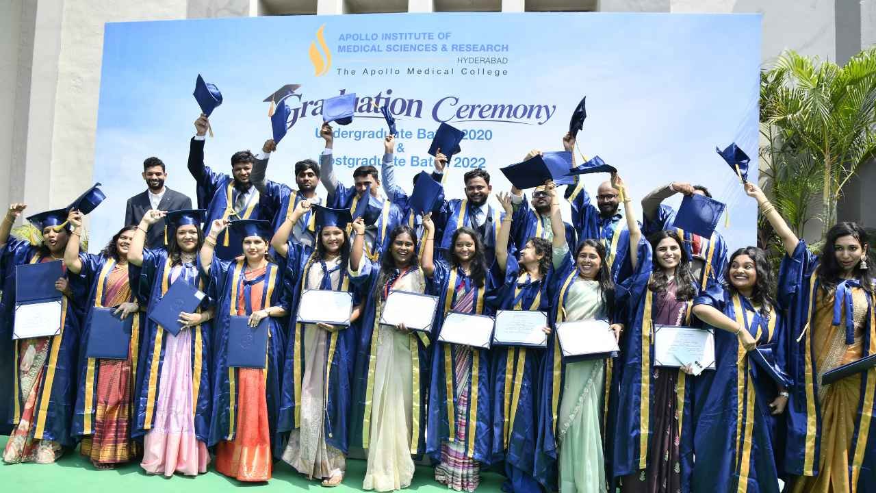 Apollo Medical College Hyderabad Awards Degrees To 141 Graduates