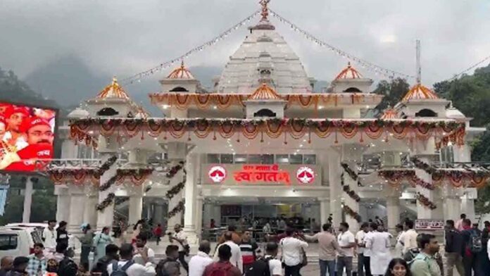 Devotees Throng Temples Across India on First Day of Navratri