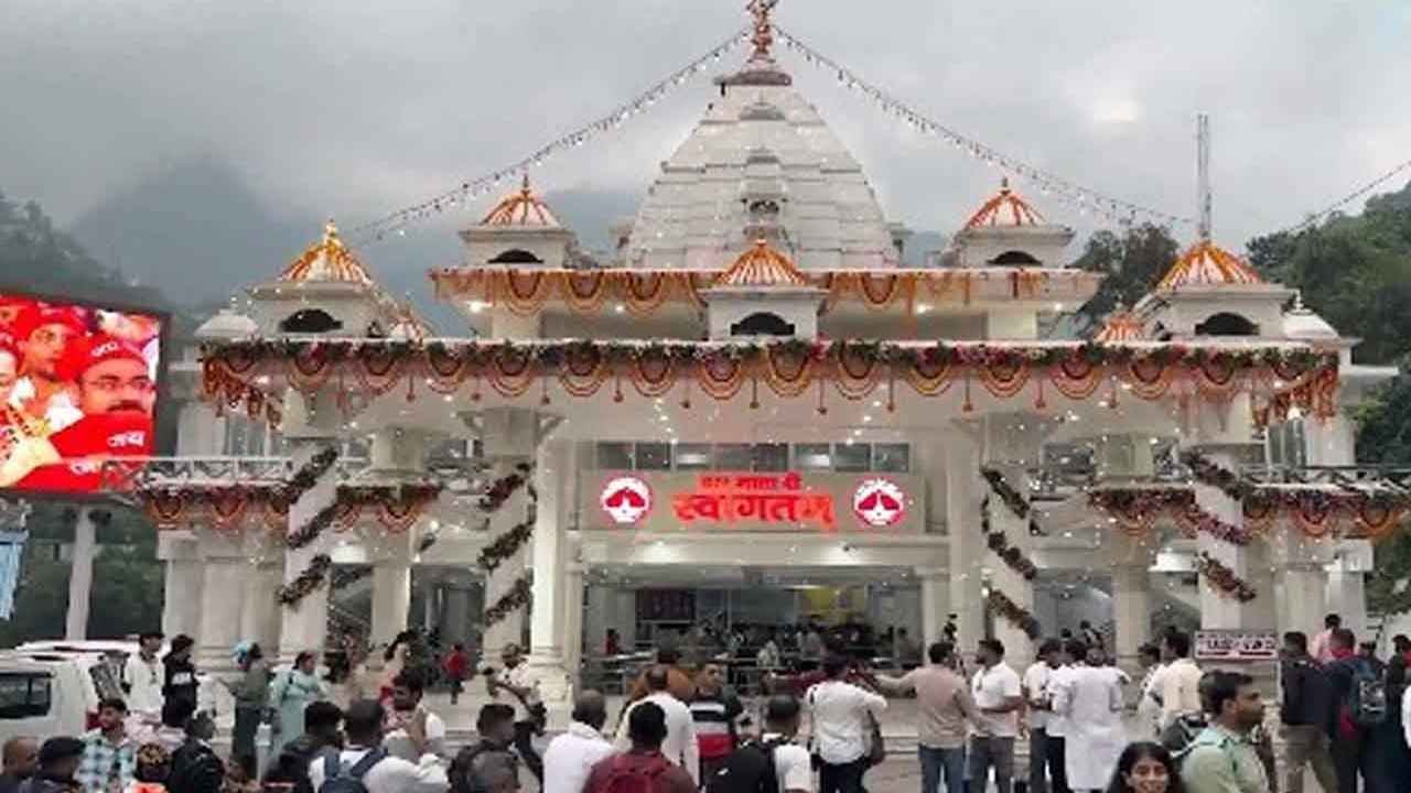 Devotees Throng Temples Across India on First Day of Navratri