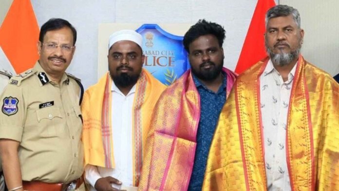 Hussain Sagar Child Rescue: CP VC Sajjanar Honours 3 Men