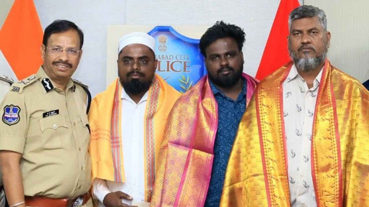 Hussain Sagar Child Rescue: CP VC Sajjanar Honours 3 Men