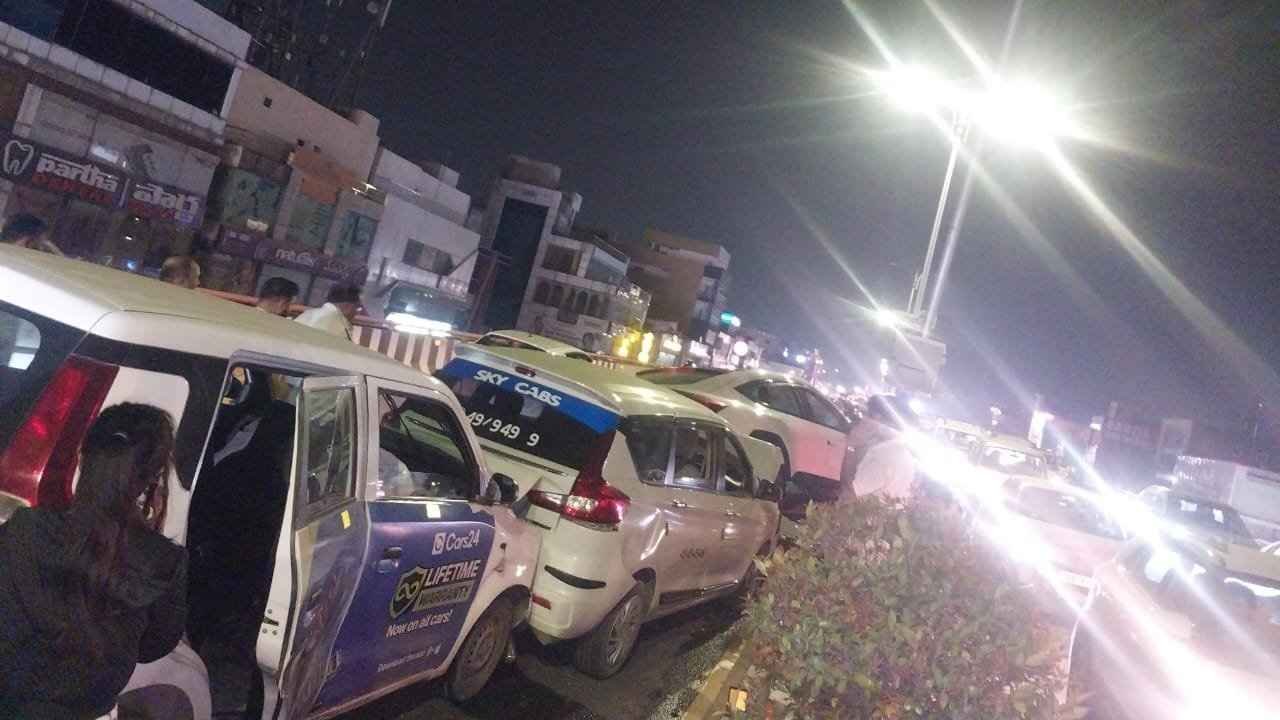 PVNR Expressway Accident: Six Cars Collide Near Aramghar