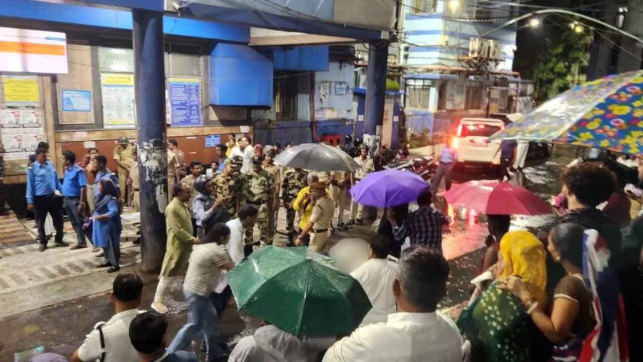 Kolkata Durga Puja Stampede Leaves 17 People Dead