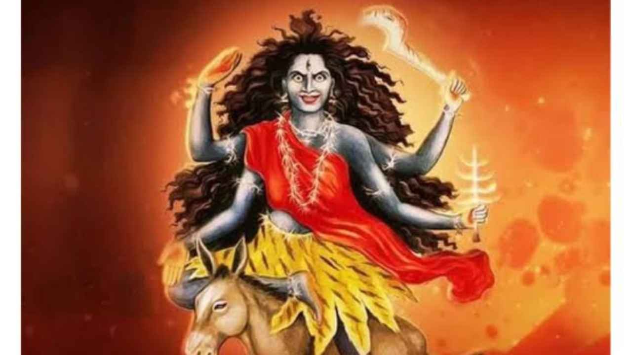 PM Modi Offers Prayers to Maa Kalaratri During Navratri