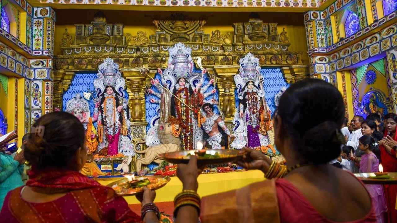 Maha Navami 2026: Devotees Throng Temples In India